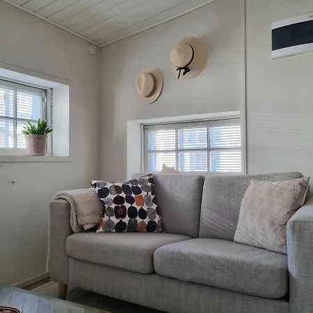 Hurmaava Ullakkoasunto Vanhan Rauman Laidalla *