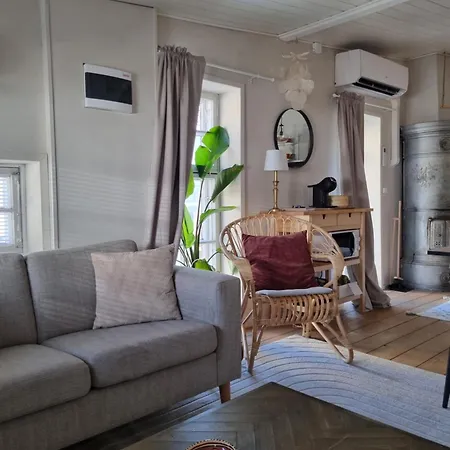 Hurmaava Ullakkoasunto Vanhan Rauman Laidalla Apartment Rauma