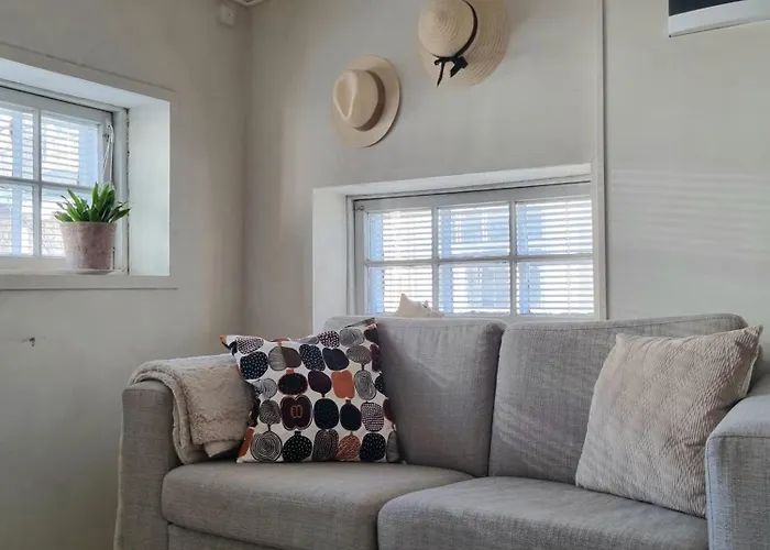 Hurmaava Ullakkoasunto Vanhan Rauman Laidalla *