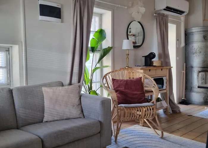 Hurmaava Ullakkoasunto Vanhan Rauman Laidalla Apartamento Rauma